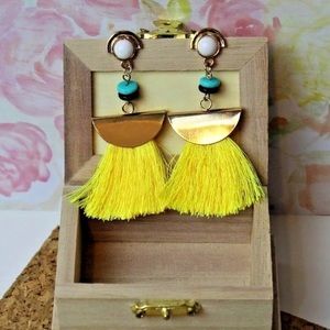 🌻 brand new pair of tassel earrings